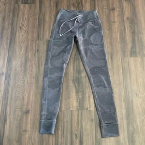 Born primitive gray pattern leggings